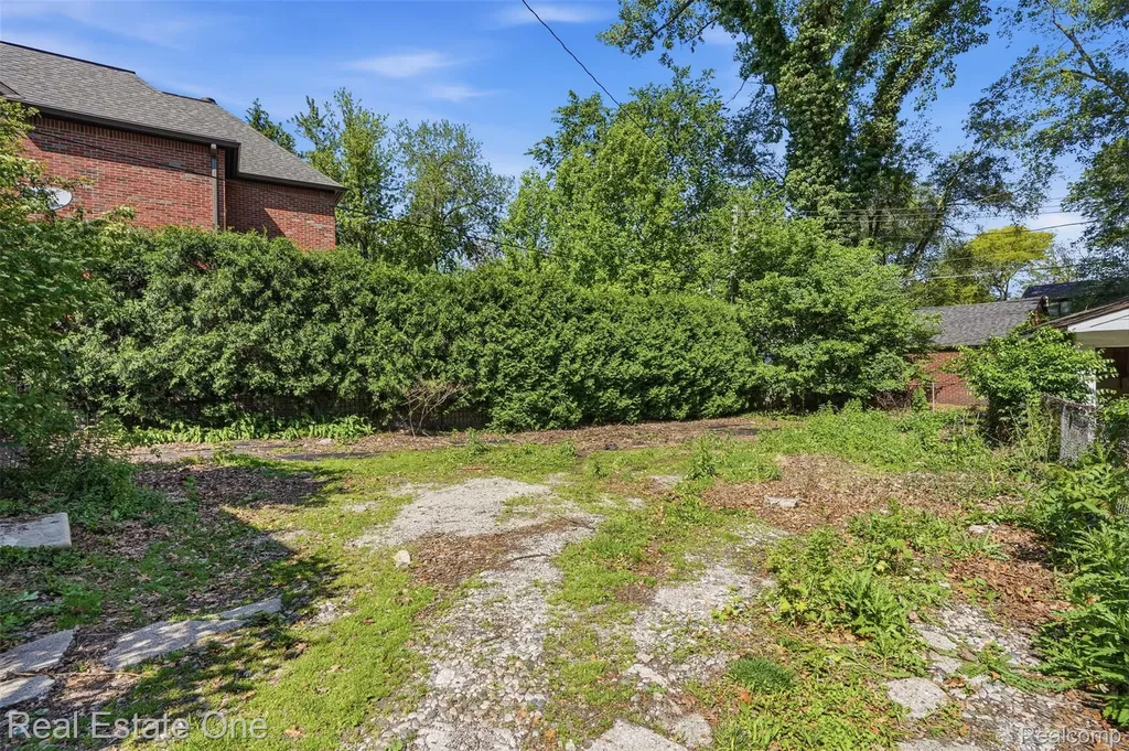 8606 Hendrie Boulevard Huntington Woods City MI 48070