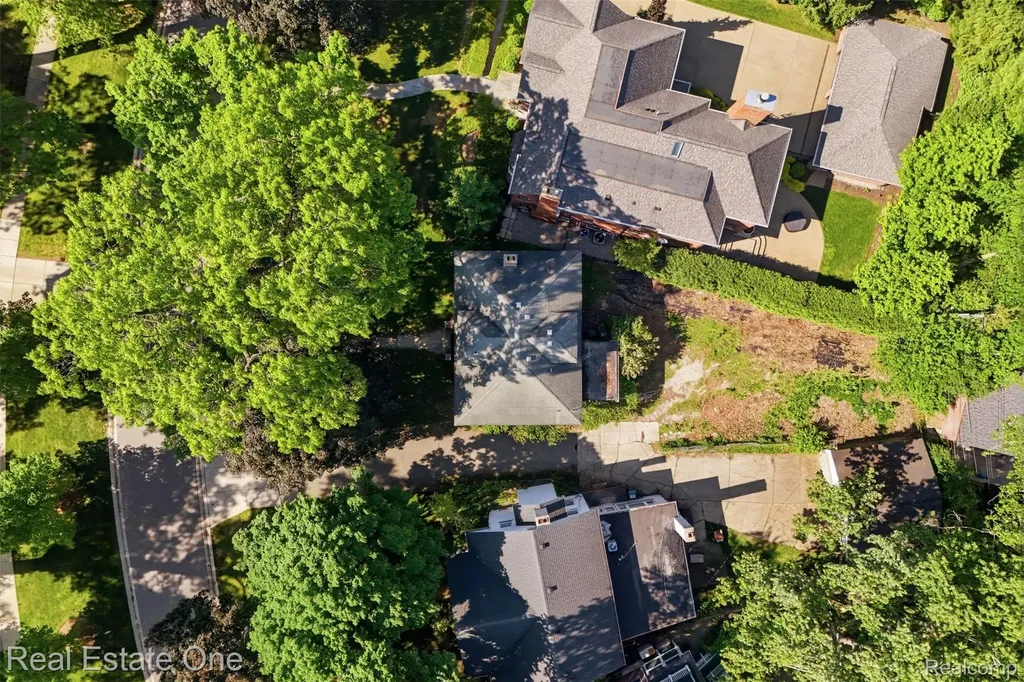 8606 Hendrie Boulevard Huntington Woods City MI 48070