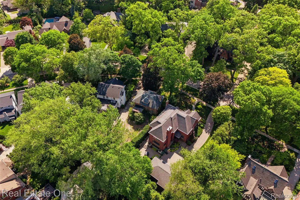 8606 Hendrie Boulevard Huntington Woods City MI 48070