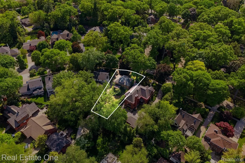 8606 Hendrie Boulevard Huntington Woods City MI 48070