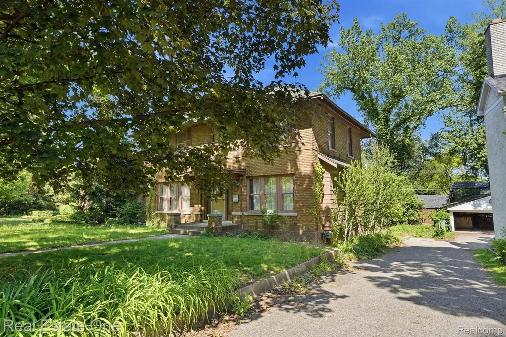 8606 Hendrie Boulevard Huntington Woods City MI 48070