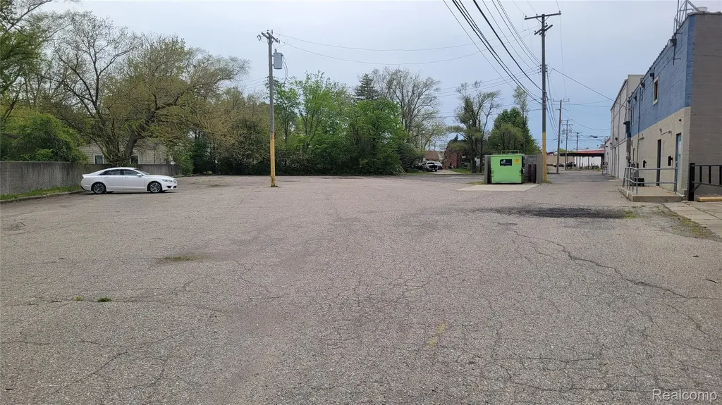 27531 Grand River Street Livonia City MI 48152