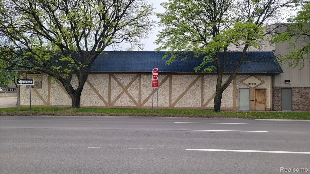 27531 Grand River Street Livonia City MI 48152