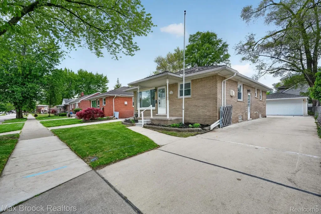 3062 Ferris Avenue Lincoln Park City MI 48146