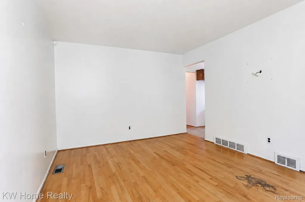 14548 Euclid Avenue Allen Park City MI 48101