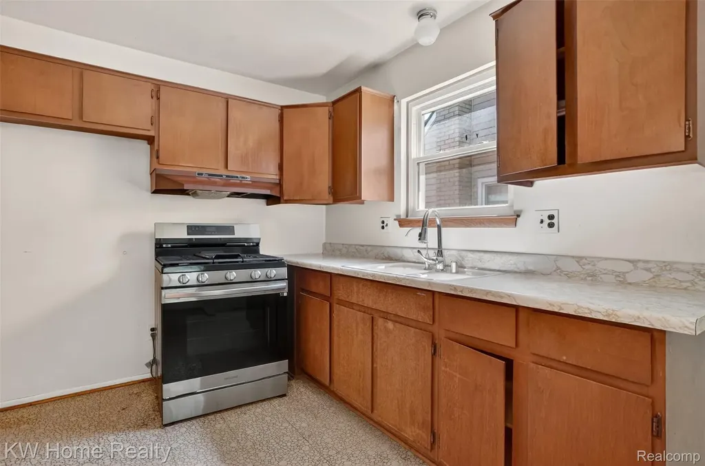 14548 Euclid Avenue Allen Park City MI 48101