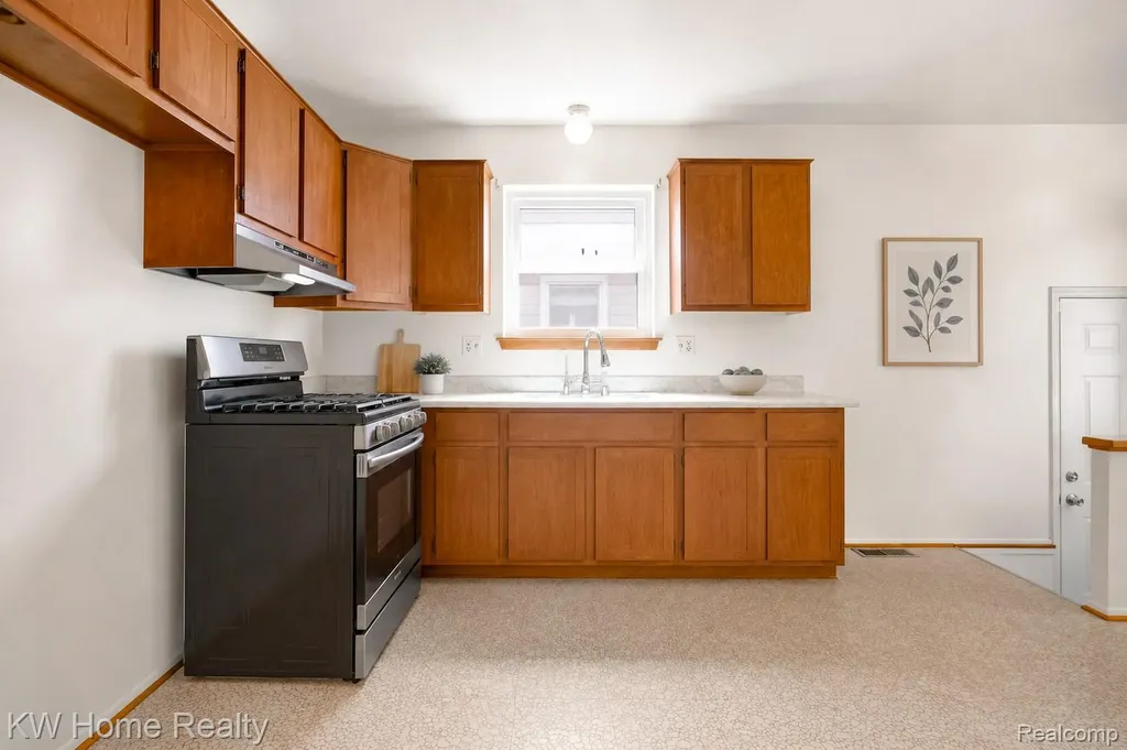 14548 Euclid Avenue Allen Park City MI 48101