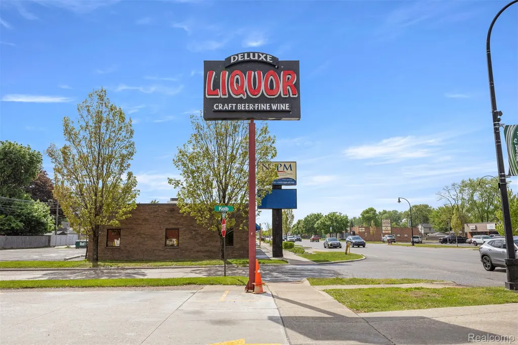 18641 Ecorse Road Allen Park City MI 48101