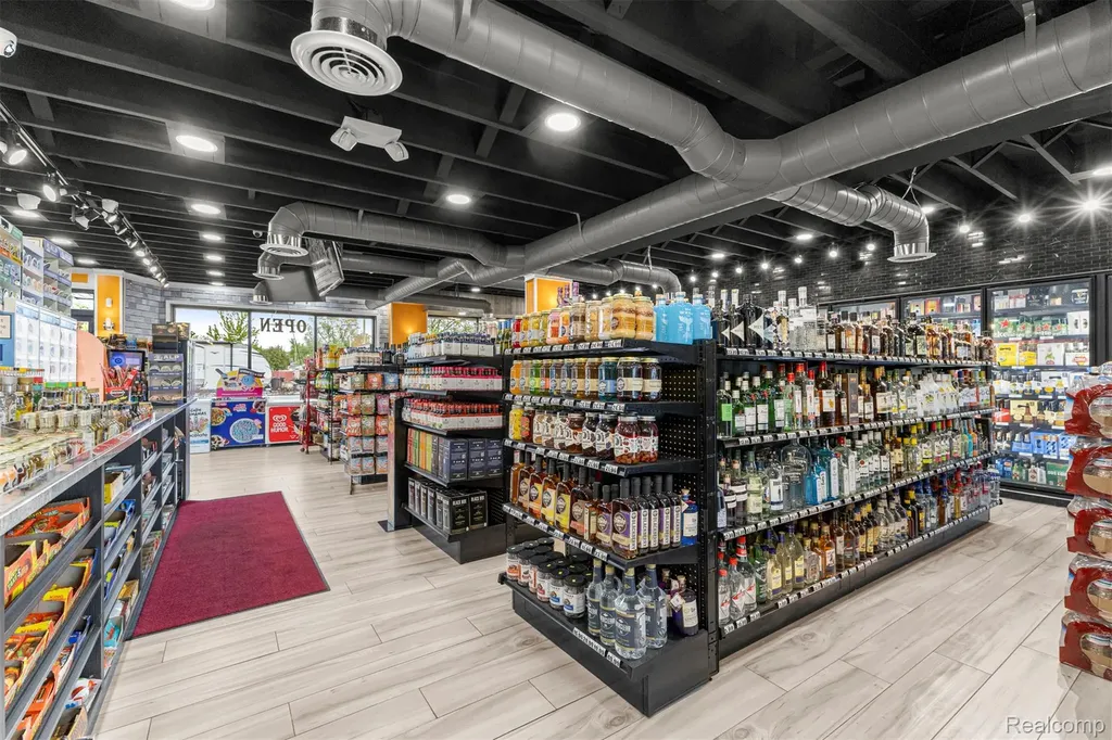 18641 Ecorse Road Allen Park City MI 48101