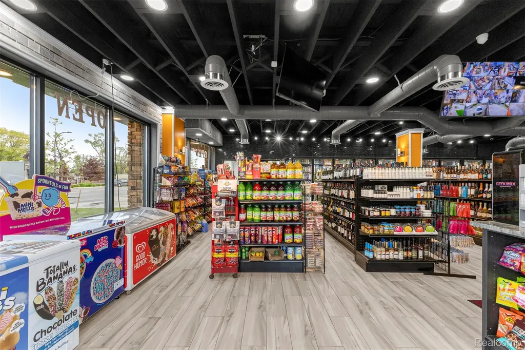 18641 Ecorse Road Allen Park City MI 48101