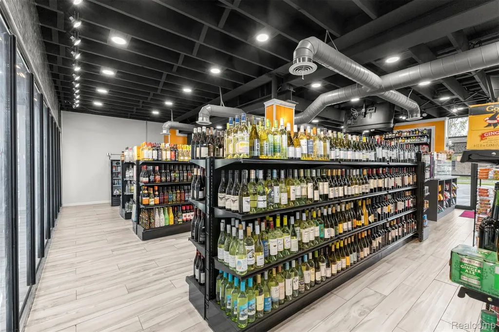 18641 Ecorse Road Allen Park City MI 48101