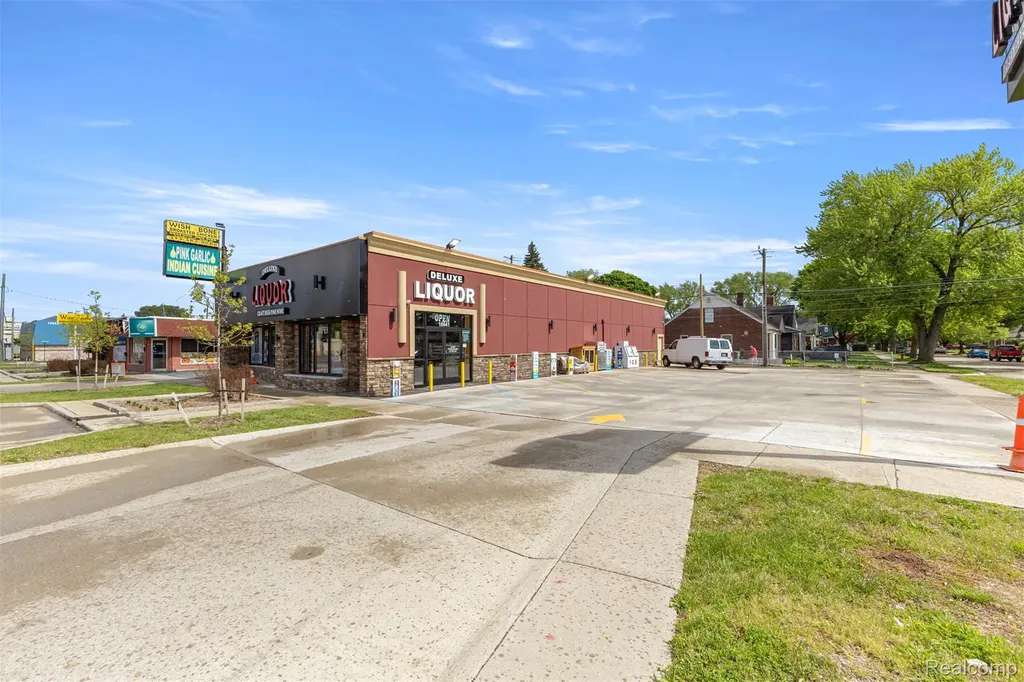 18641 Ecorse Road Allen Park City MI 48101