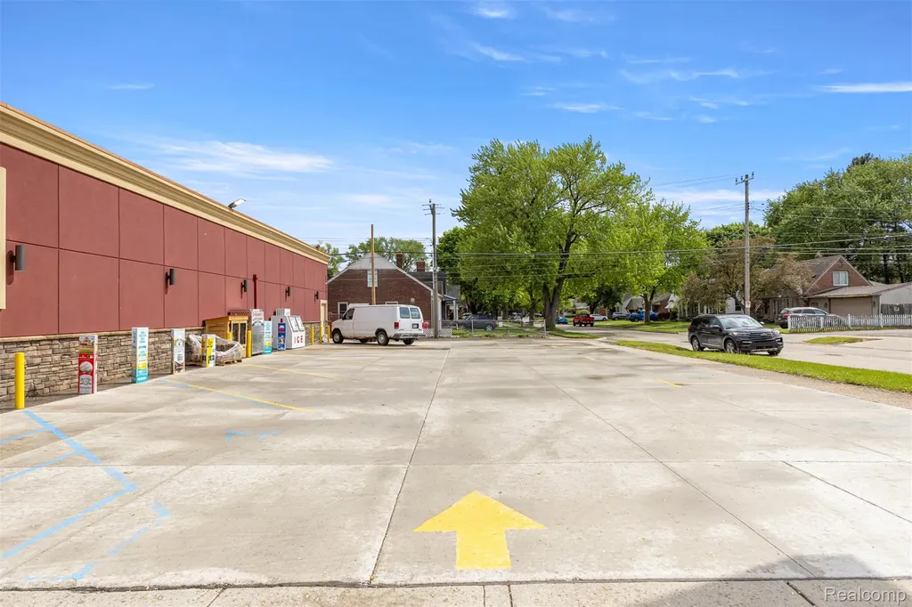 18641 Ecorse Road Allen Park City MI 48101