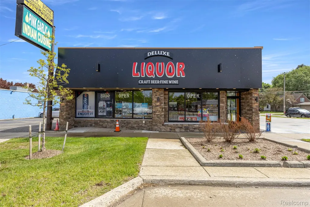 18641 Ecorse Road Allen Park City MI 48101