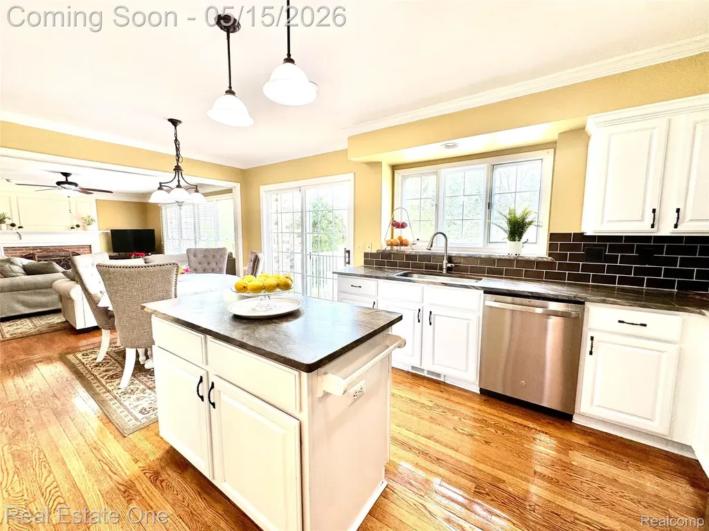 1725 Hillcrest Drive Rochester Hills City MI 48306