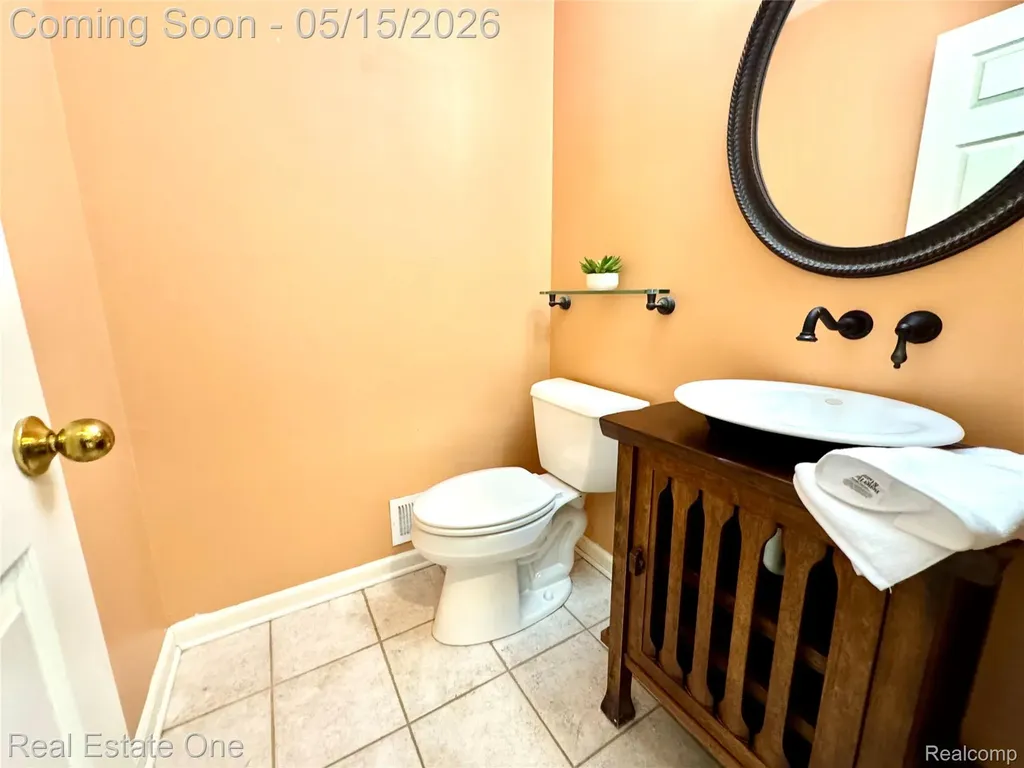 1725 Hillcrest Drive Rochester Hills City MI 48306