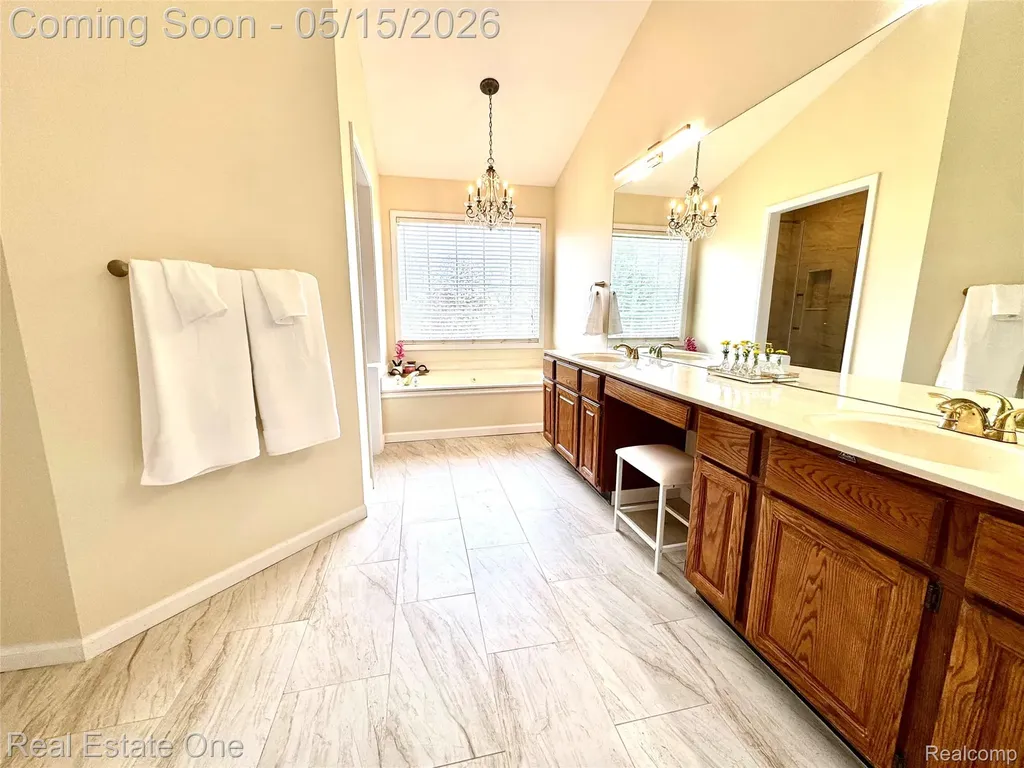 1725 Hillcrest Drive Rochester Hills City MI 48306