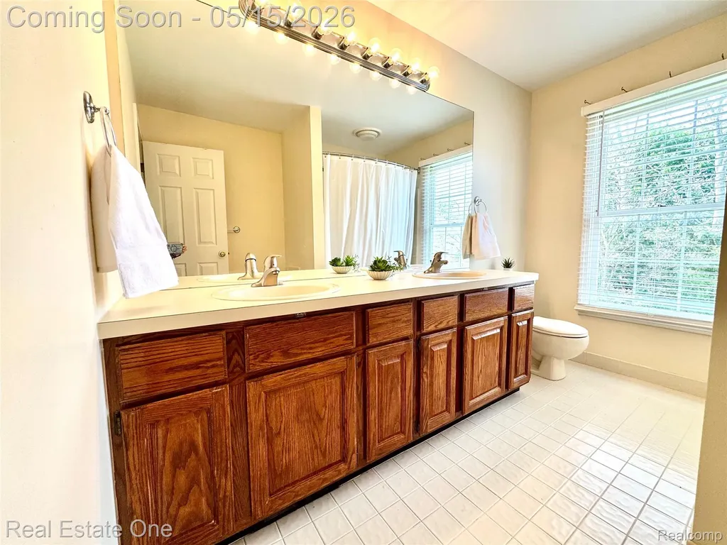 1725 Hillcrest Drive Rochester Hills City MI 48306