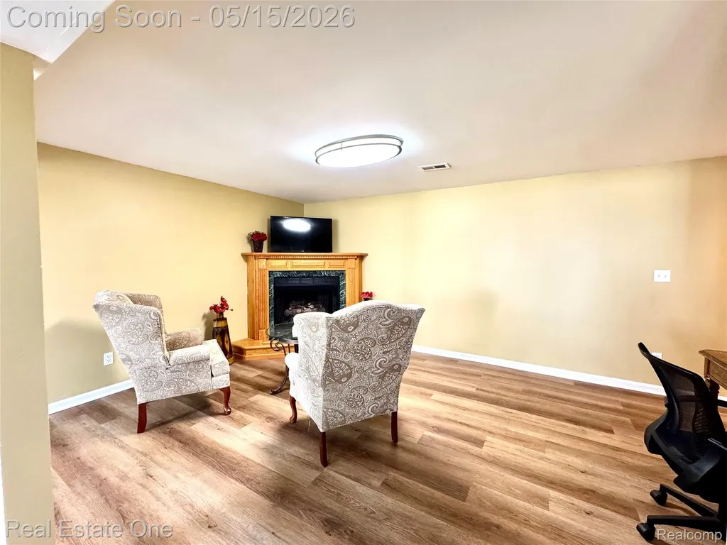 1725 Hillcrest Drive Rochester Hills City MI 48306