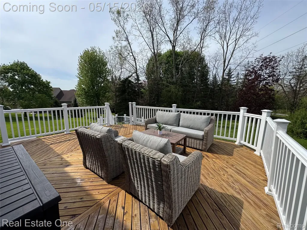 1725 Hillcrest Drive Rochester Hills City MI 48306