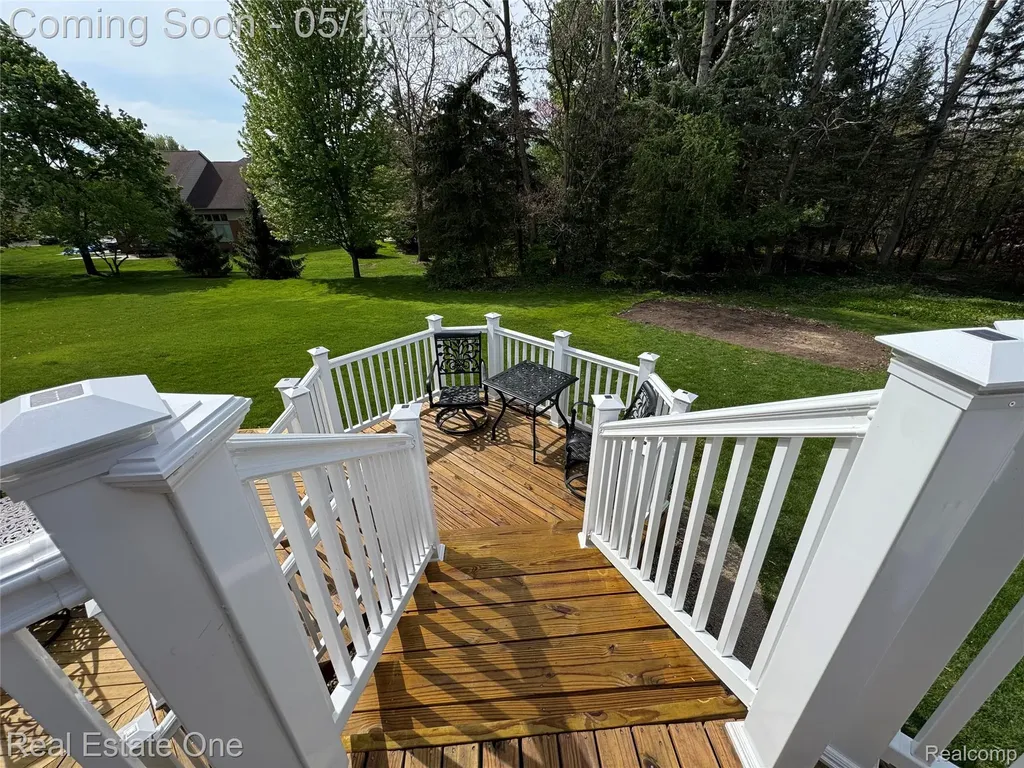 1725 Hillcrest Drive Rochester Hills City MI 48306