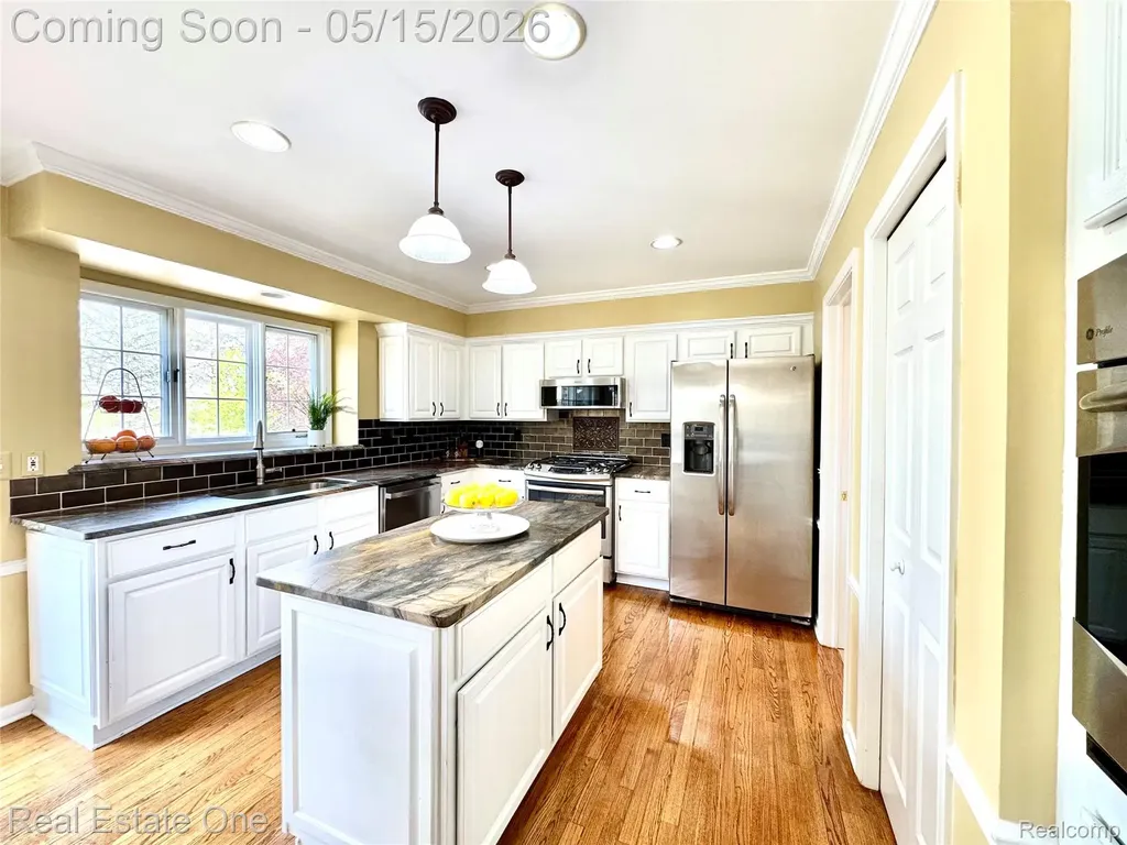 1725 Hillcrest Drive Rochester Hills City MI 48306