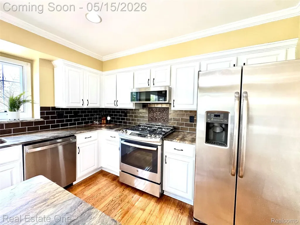 1725 Hillcrest Drive Rochester Hills City MI 48306