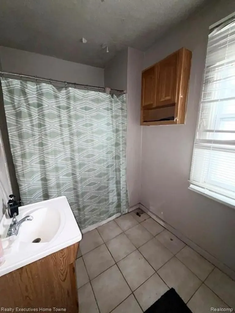 12081 Santa Rosa Drive Detroit City MI 48204