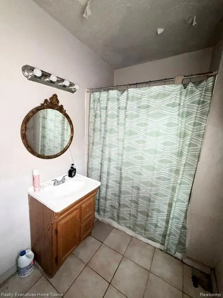 12081 Santa Rosa Drive Detroit City MI 48204