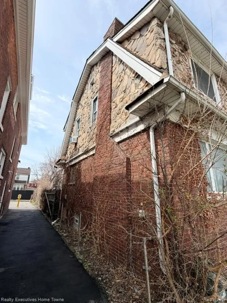 12081 Santa Rosa Drive Detroit City MI 48204