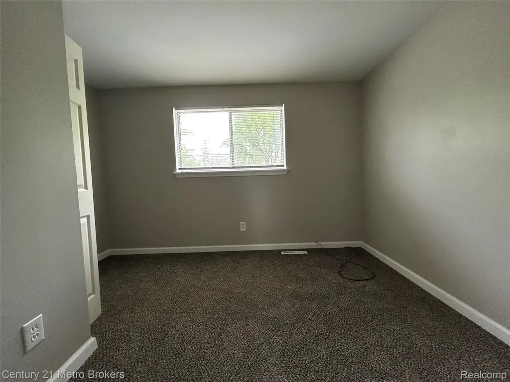 2914 E Pierson Road Flint City MI 48506