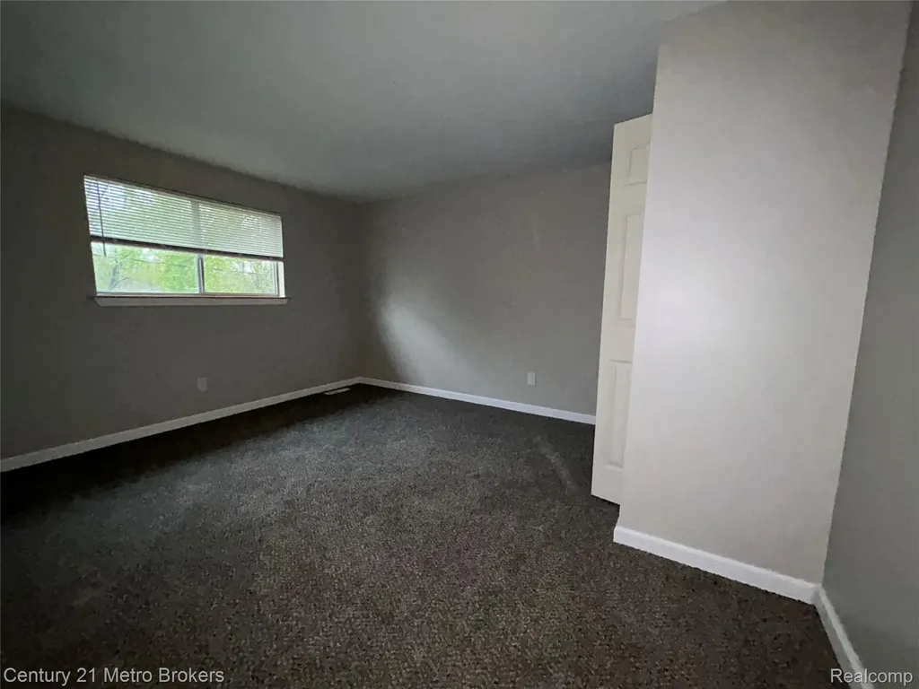 2914 E Pierson Road Flint City MI 48506