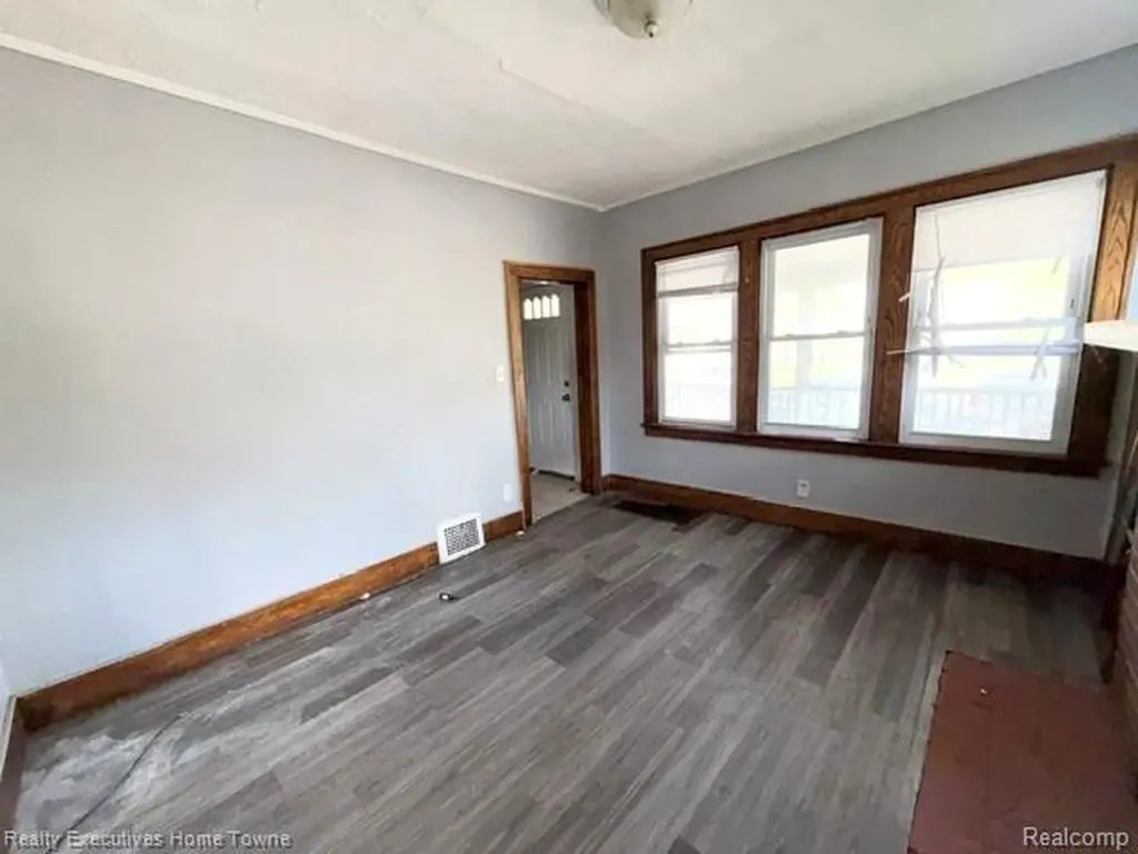 2569 Alter Road Detroit City MI 48215