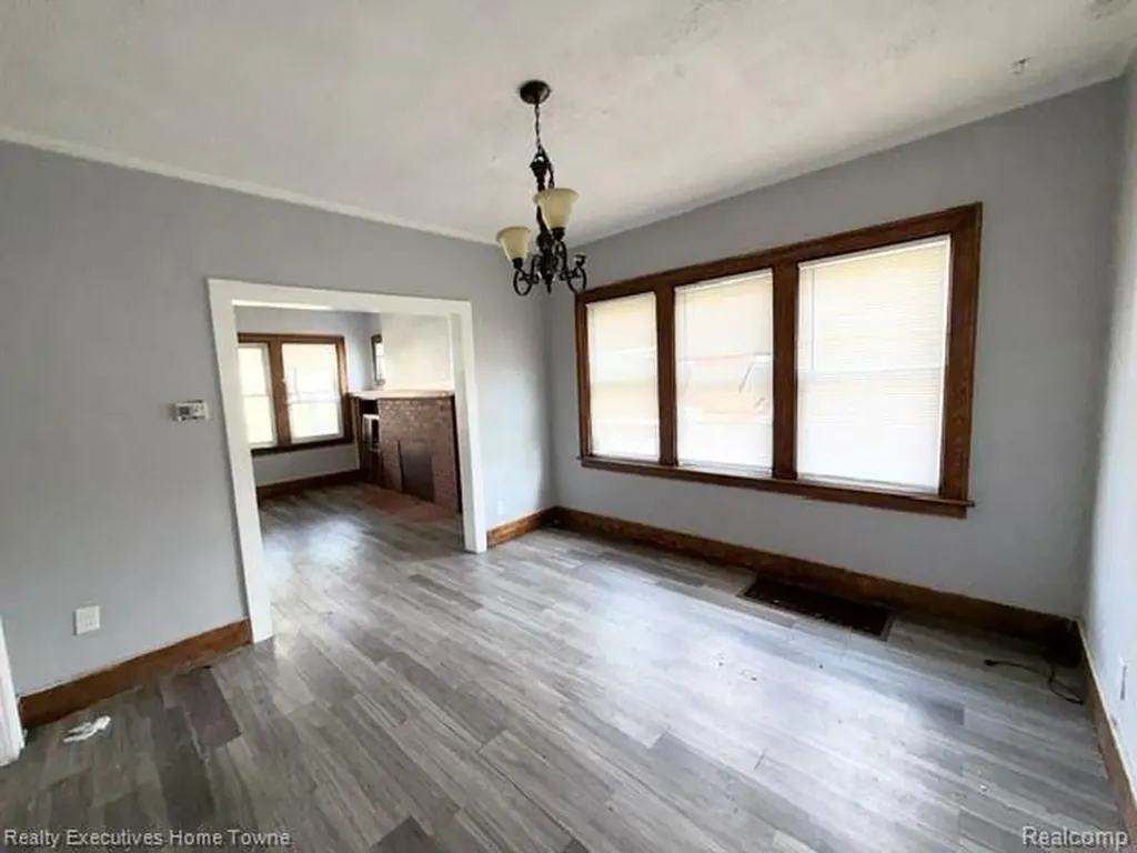 2569 Alter Road Detroit City MI 48215