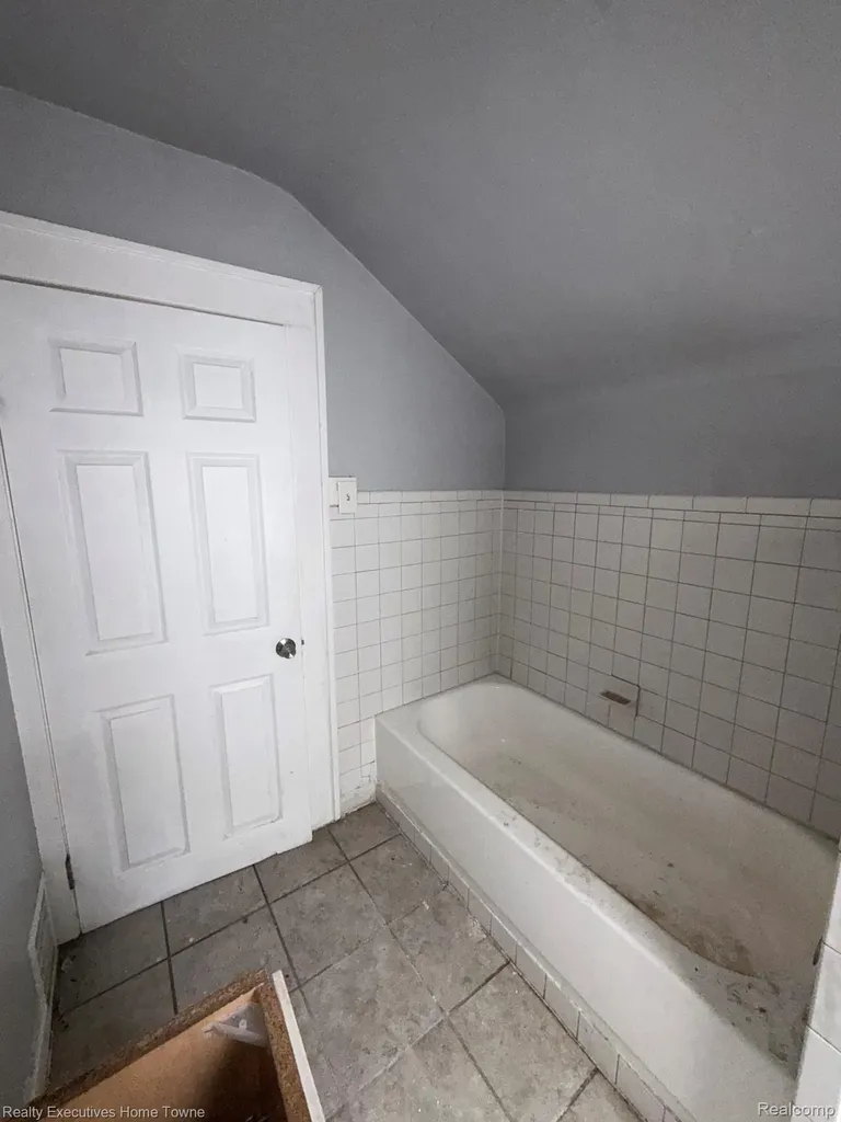 2569 Alter Road Detroit City MI 48215