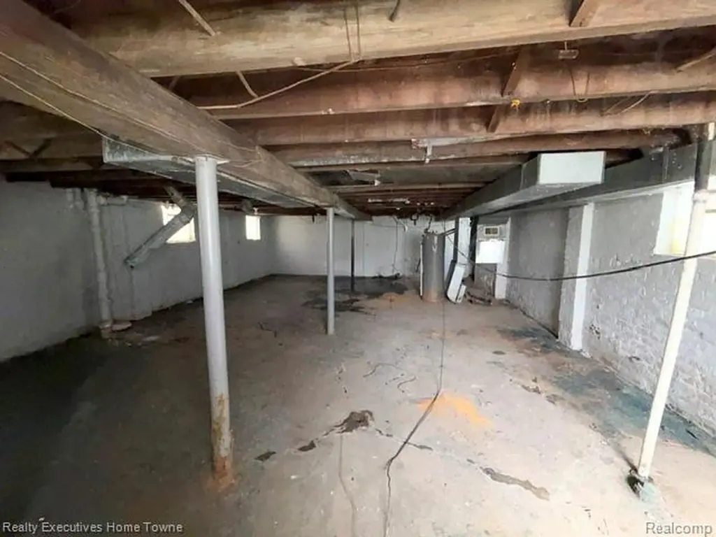 2569 Alter Road Detroit City MI 48215