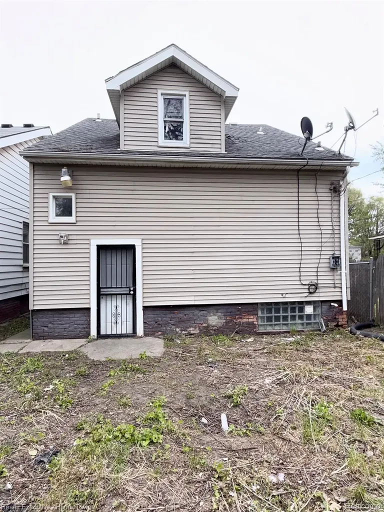 2569 Alter Road Detroit City MI 48215
