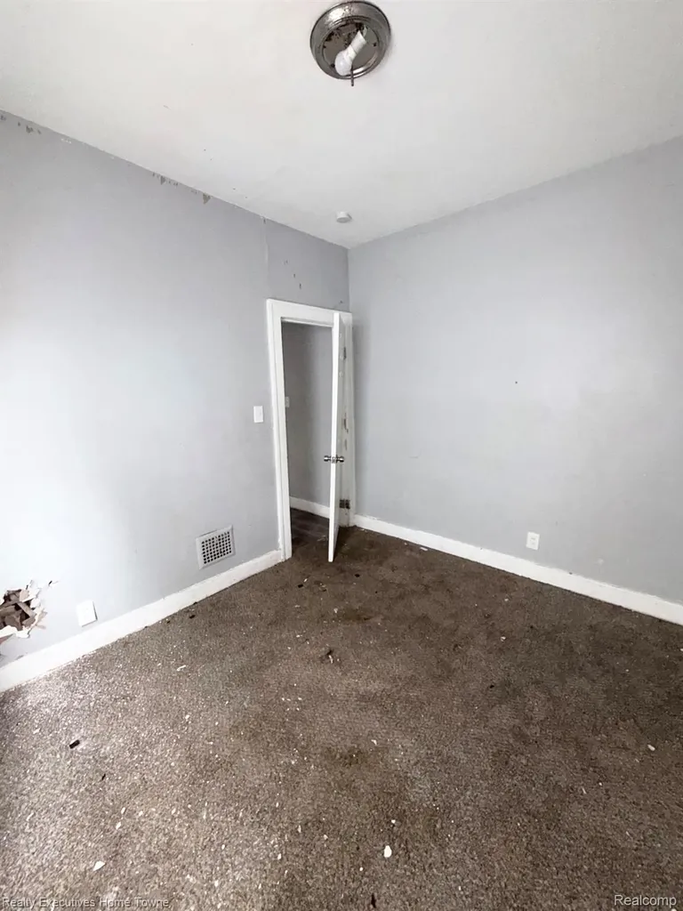 2569 Alter Road Detroit City MI 48215