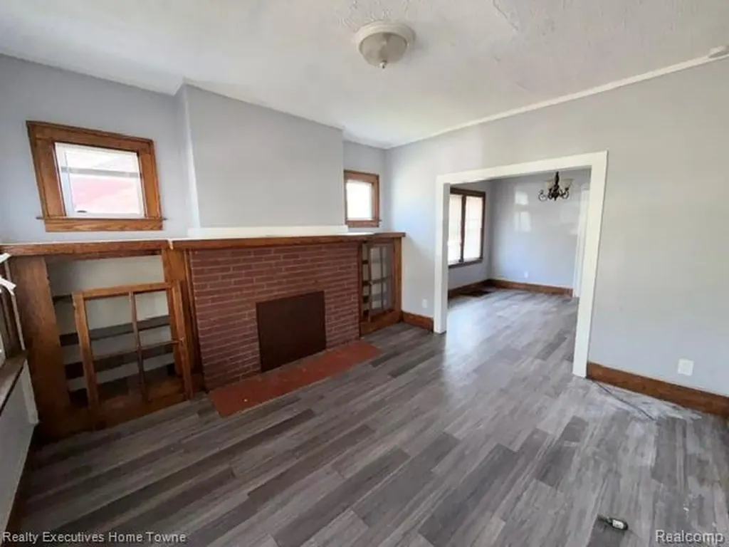 2569 Alter Road Detroit City MI 48215