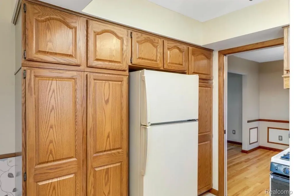 31346 Shaw Drive Warren City MI 48093