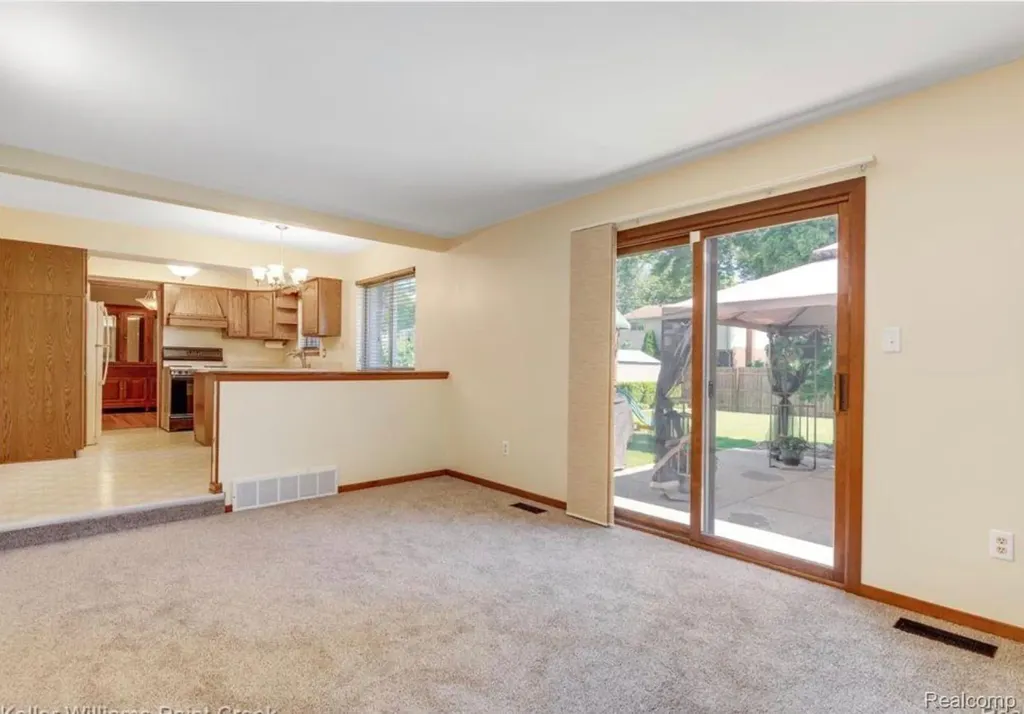 31346 Shaw Drive Warren City MI 48093