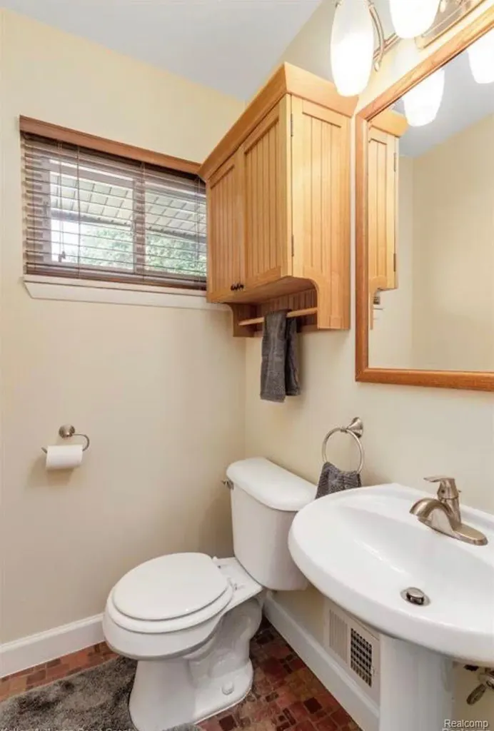 31346 Shaw Drive Warren City MI 48093
