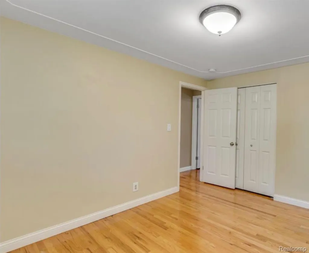 31346 Shaw Drive Warren City MI 48093
