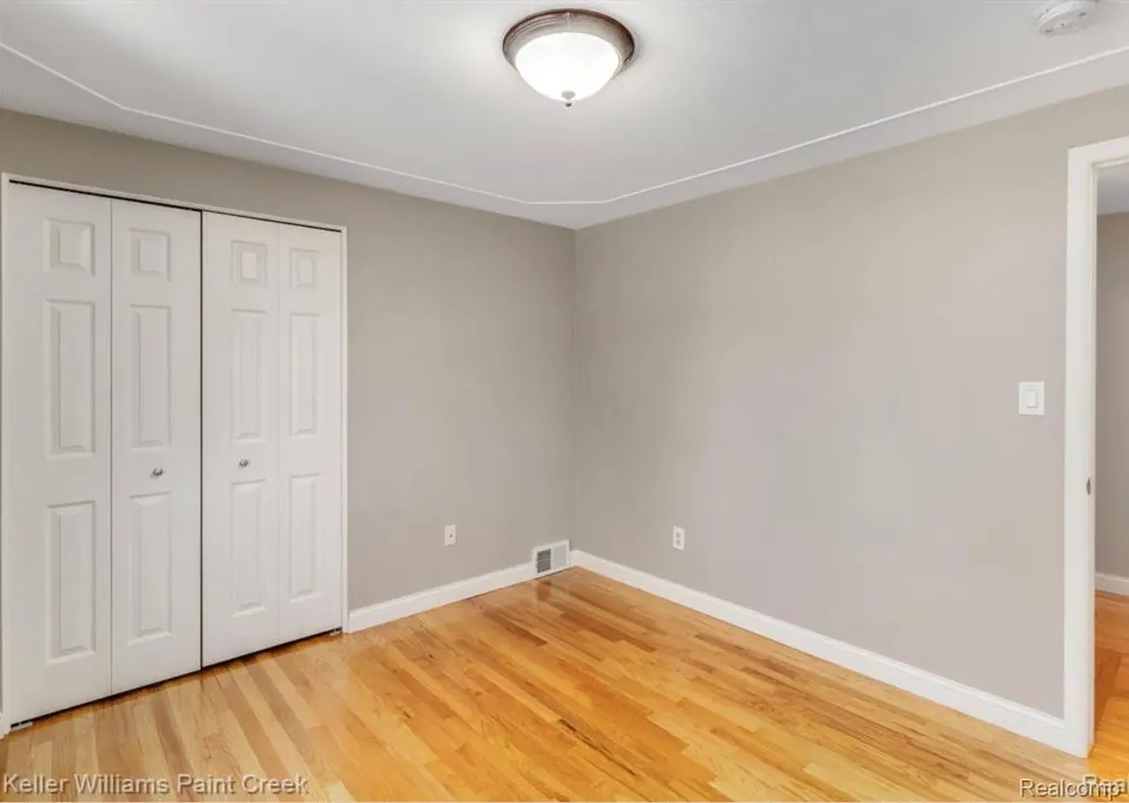 31346 Shaw Drive Warren City MI 48093