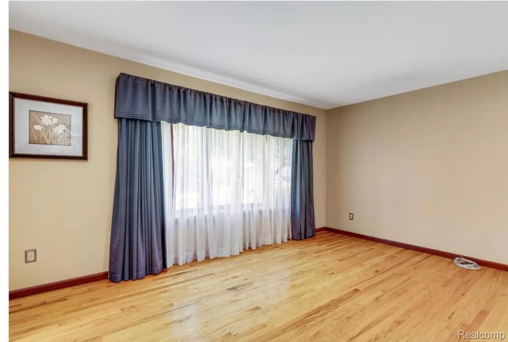 31346 Shaw Drive Warren City MI 48093