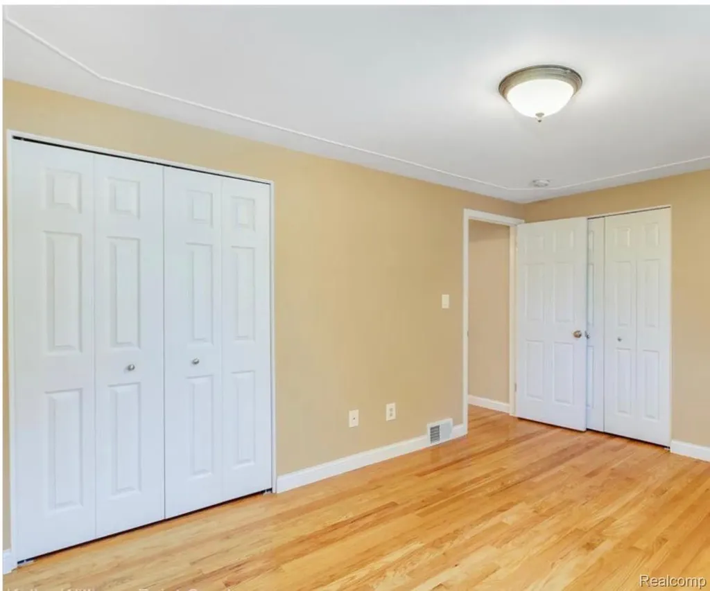 31346 Shaw Drive Warren City MI 48093
