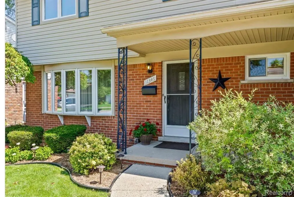 31346 Shaw Drive Warren City MI 48093