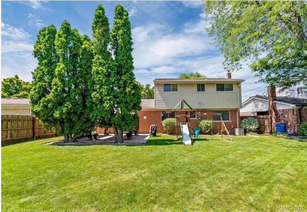 31346 Shaw Drive Warren City MI 48093