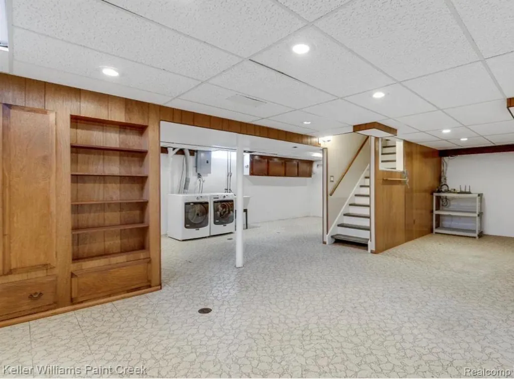31346 Shaw Drive Warren City MI 48093