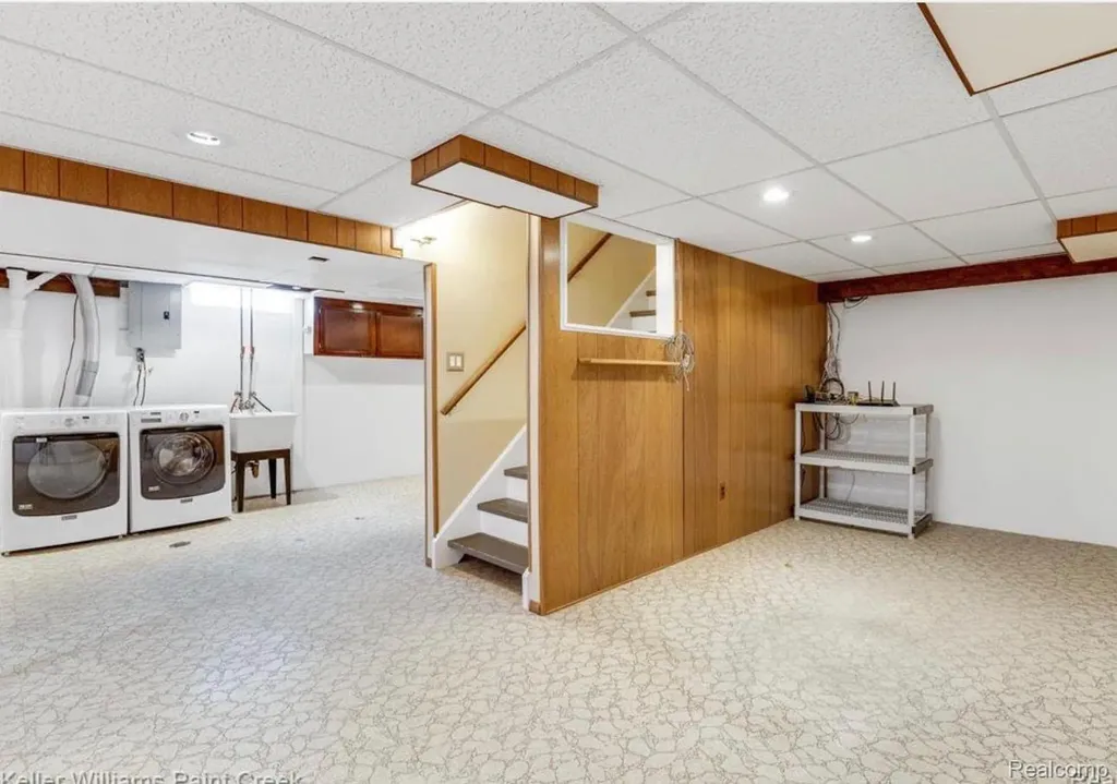 31346 Shaw Drive Warren City MI 48093